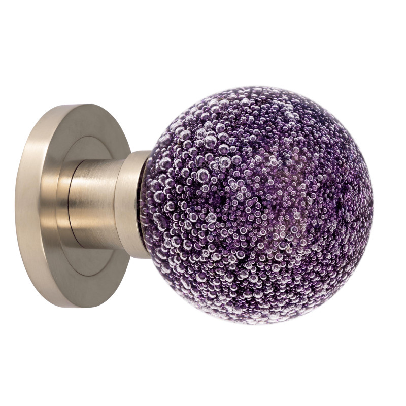 bouton de porte Microbulles sphérique violet embase et rosace porte nickel satiné